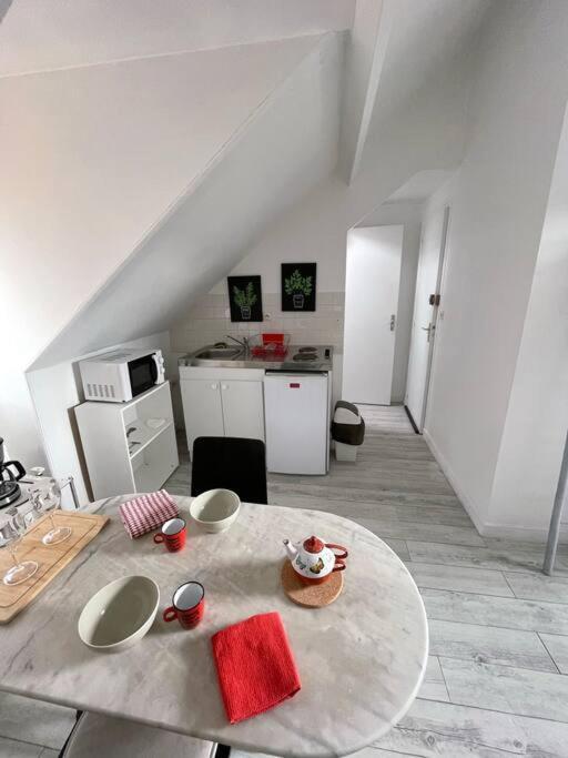 Le Cocon Rouge - Studio En Plein Centre Historique Lamballe Kültér fotó