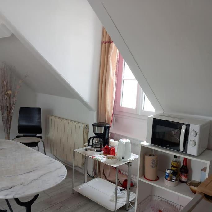 Le Cocon Rouge - Studio En Plein Centre Historique Lamballe Kültér fotó