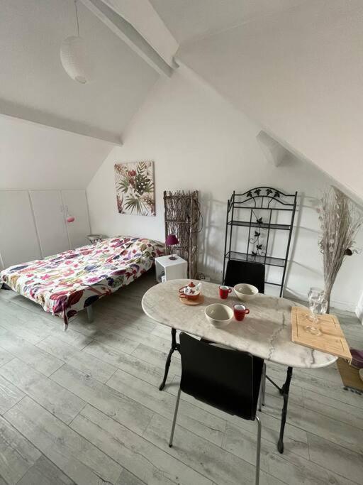 Le Cocon Rouge - Studio En Plein Centre Historique Lamballe Kültér fotó