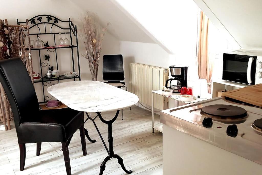 Le Cocon Rouge - Studio En Plein Centre Historique Lamballe Kültér fotó